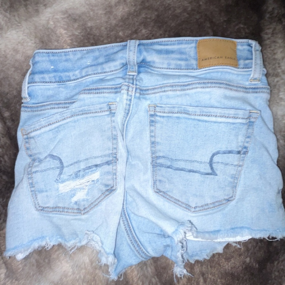 AE Shorts - Picture 2 of 3